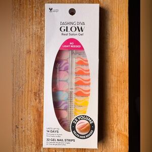 Dashing Diva Glow Gel Nail Strips